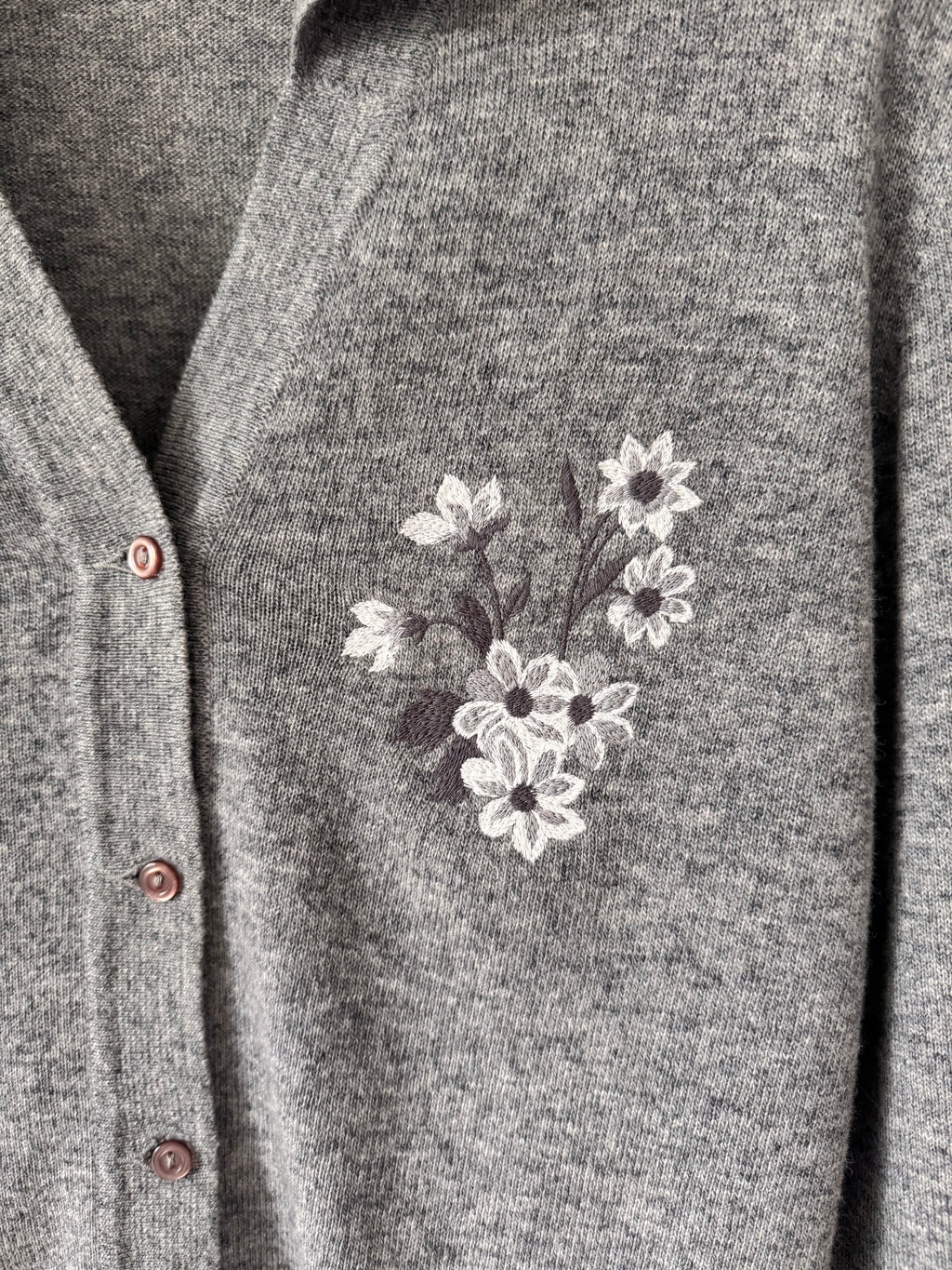 Lyle & Scott Vintage Embroidered Cardigan image 1