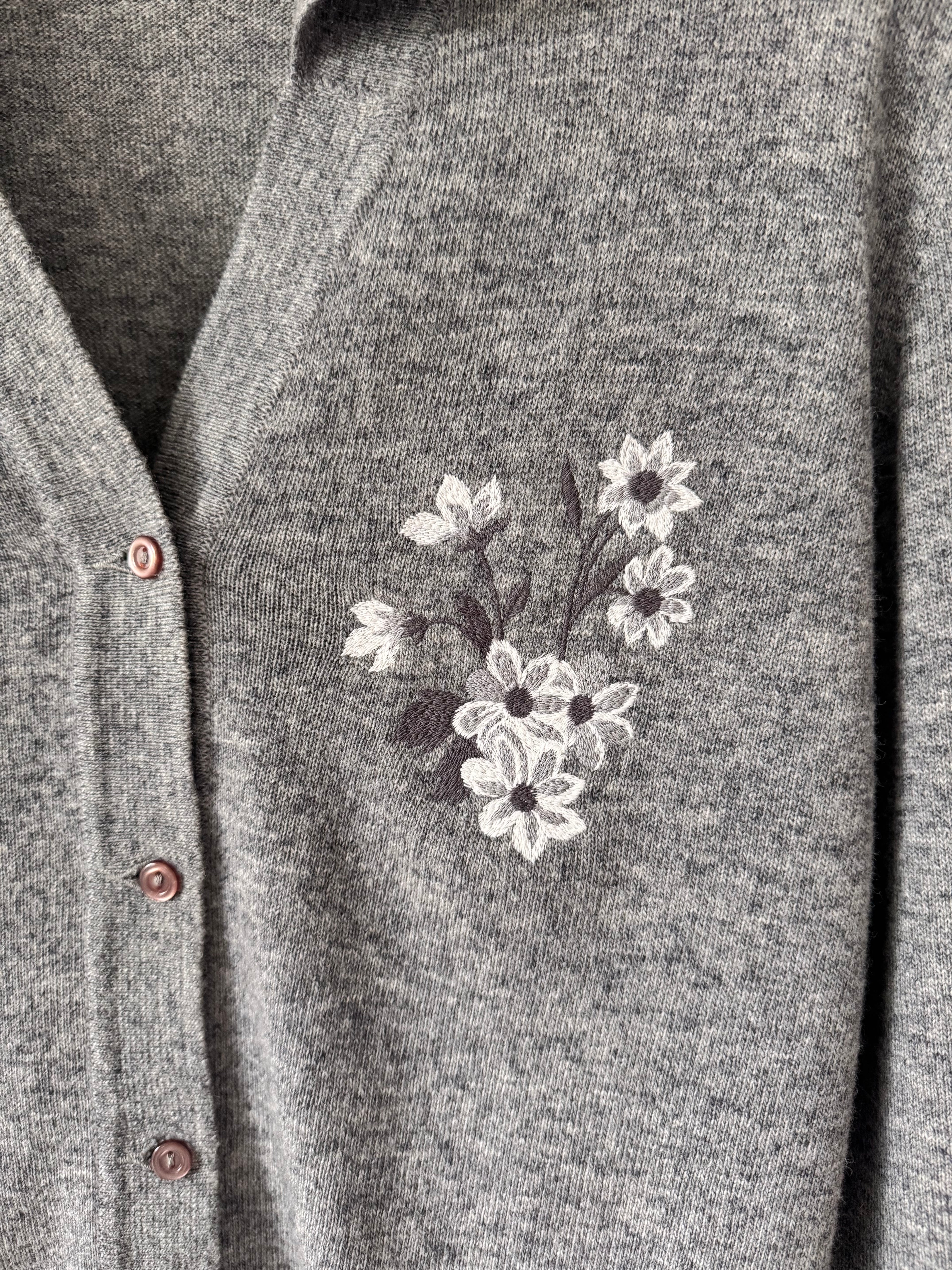 Lyle & Scott Vintage Embroidered Cardigan image 1