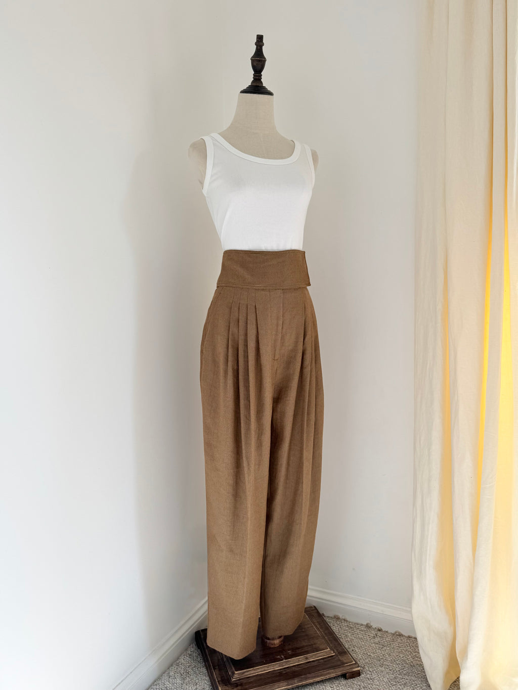 2019 Burberry by Riccardo Tisci Runway Linen-Blend Trousers