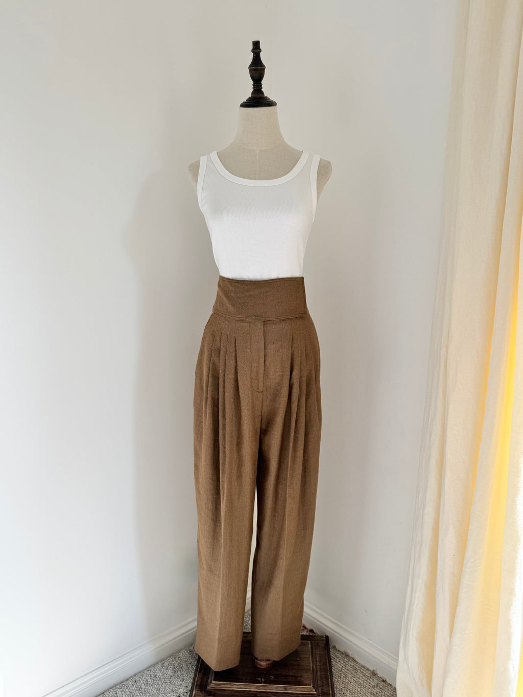 2019 Burberry by Riccardo Tisci Runway Linen-Blend Trousers