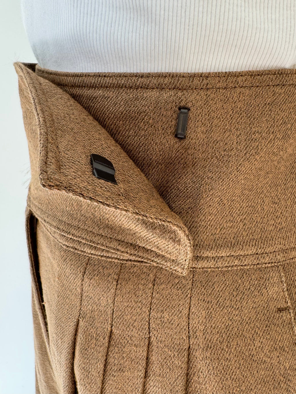 2019 Burberry by Riccardo Tisci Runway Linen-Blend Trousers