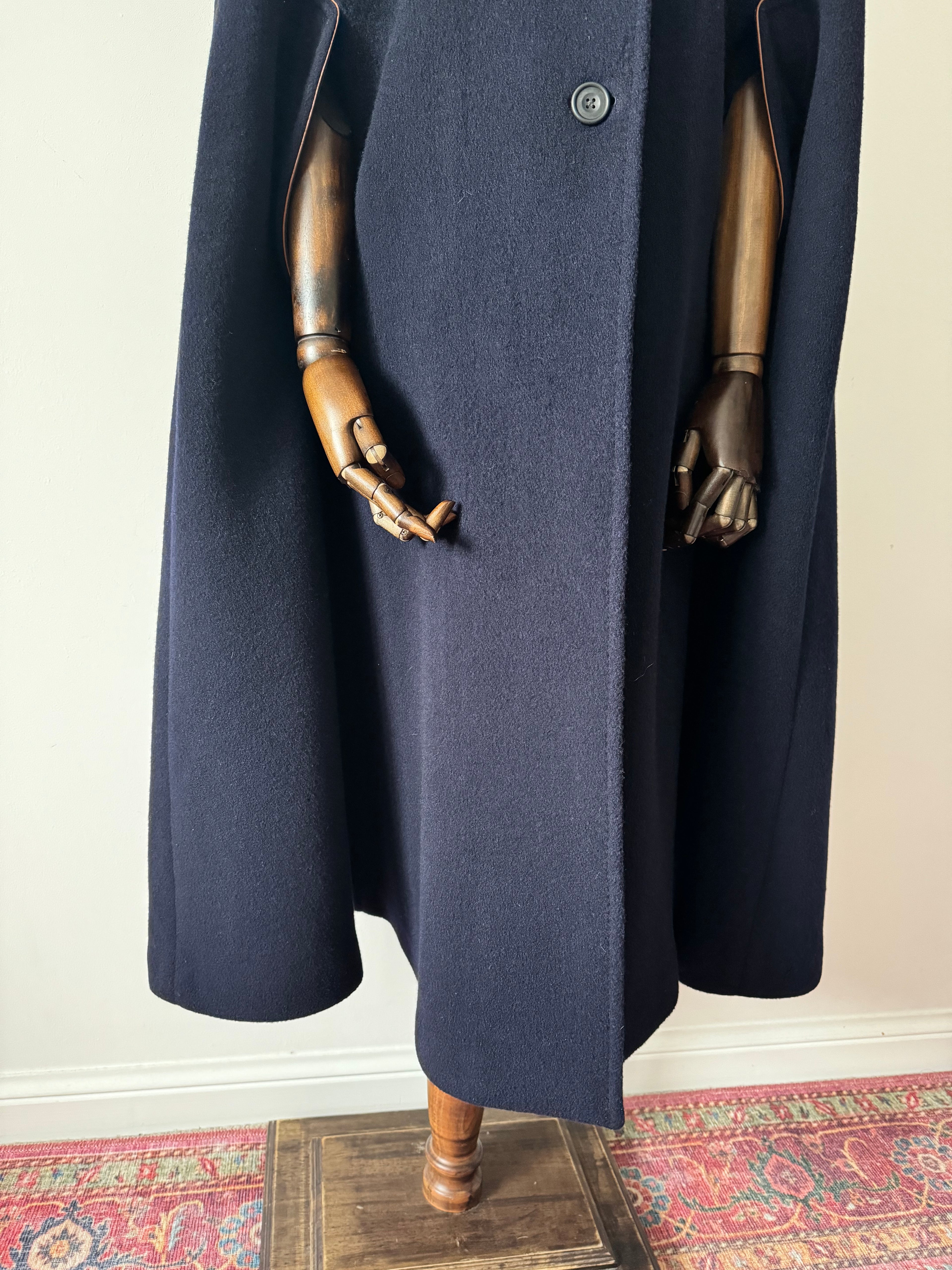 DAKS Preowned Long Wool Cape image 7